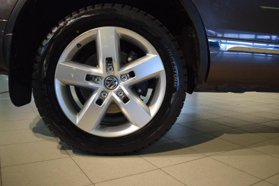 Volkswagen Touareg 3.0d AT (240 л.с.) 4WD