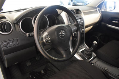 Suzuki Grand Vitara 2.0 MT (140 л. с.)