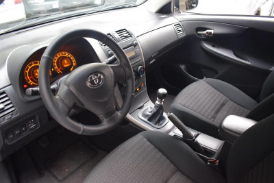 Toyota Corolla 1.6 MT (122 л. с.)