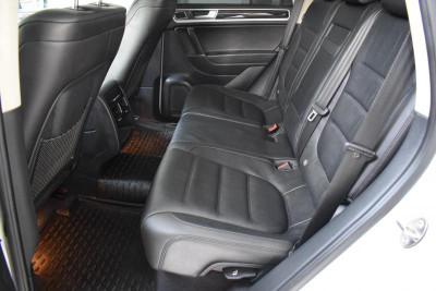 Volkswagen Touareg 3.0 TDI Tiptronic 4Motion (245 л. с.) R-line