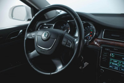 ŠKODA Superb 2.0 TDI DSG 4x4 (140 л. с.)