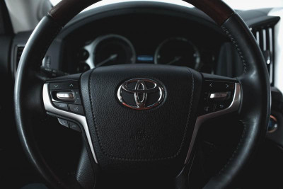 Toyota Land Cruiser 4.5 TD AT (249 л. с.) Престиж