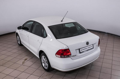 Volkswagen Polo 1.6 Tiptronic (105 л. с.)