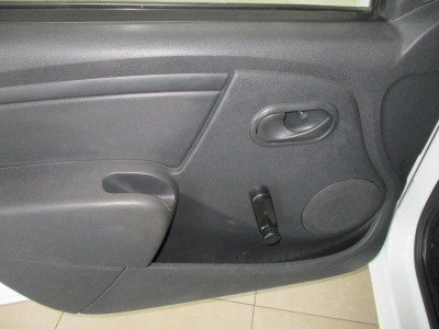 Renault Logan 1.4 MT (75 л.с.)