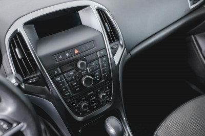 Opel Astra 1.4 Turbo AT (140 л. с.)