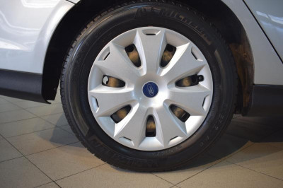 Ford Focus 1.6 MT (105 л. с.)