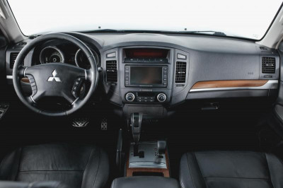Mitsubishi Pajero 3.8 AT (250 л. с.)