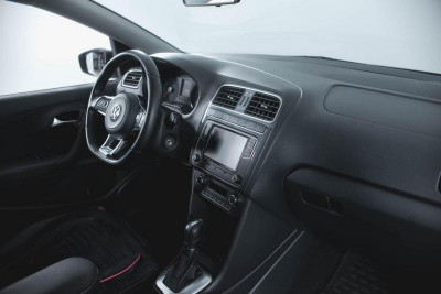 Volkswagen Polo 1.6 MPI AT (110 л. с.)