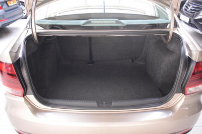 Volkswagen Polo 1.6 MPI MT (110 л. с.) Trendline