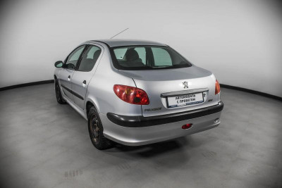 Peugeot 206 1.4 MT (75 л. с.)