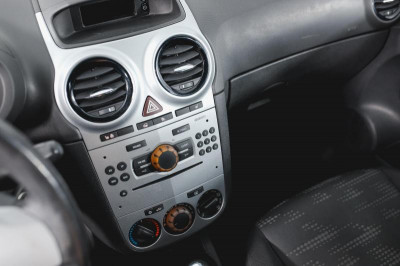 Opel Corsa 1.4 AT (101 л. с.)