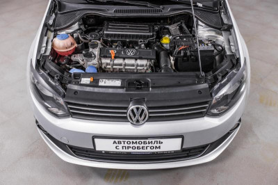 Volkswagen Polo 1.6 Tiptronic (105 л. с.)