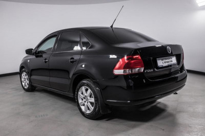 Volkswagen Polo 1.6 MT (105 л. с.)