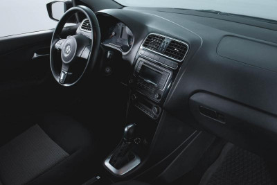 Volkswagen Polo 1.6 Tiptronic (105 л. с.)