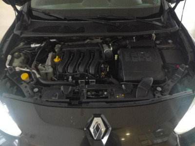 Renault Fluence 1.6 MT (110 л. с.)