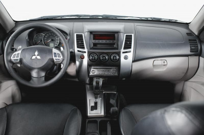 Mitsubishi Pajero Sport 2.5 DI-D AT AWD (178 л. с.)