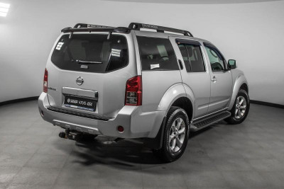 Nissan Pathfinder 2.5 dCi Turbo AT AWD (190 л. с.)