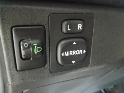 Toyota Yaris 1.3 AT (87 л. с.)