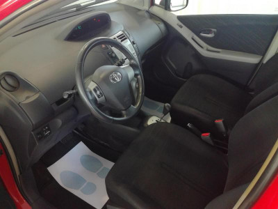 Toyota Yaris 1.3 AT (87 л. с.)