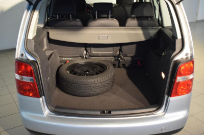Volkswagen Touran 2.0 TDI MT (140 л. с.)