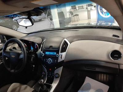 Chevrolet Cruze 1.6 MT (109 л. с.)
