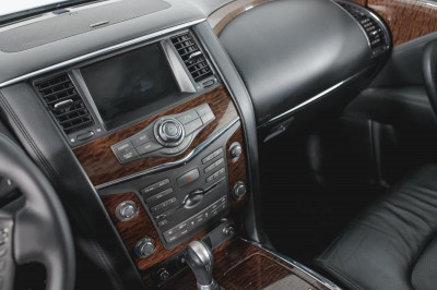 Nissan Patrol 5.6 AT 4WD (405 л. с.)