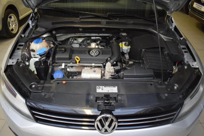 Volkswagen Jetta 1.4 TSI DSG (122 л. с.)