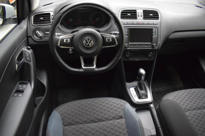 Volkswagen Polo 1.6 MPI MT (110 л. с.)
