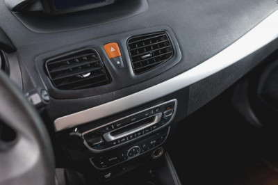 Renault Megane 1.6 MT (100 л. с.)
