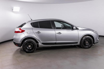 Renault Megane 1.6 MT (100 л. с.)