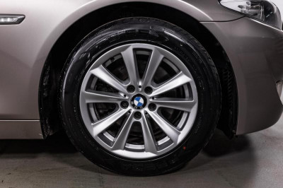 BMW 5 серия 528i AT (245 л. с.)
