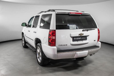 Chevrolet Tahoe 5.3 AT (325 л. с.)