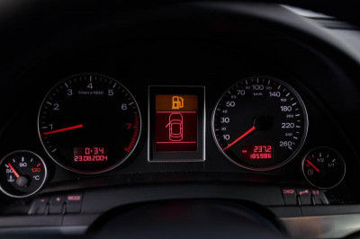 Audi A4 16V 2.0d MT (140 л.с.)