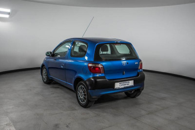 Toyota Yaris 1.0 MT (68 л. с.)