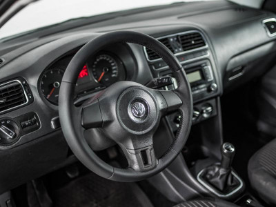 Volkswagen Polo 1.6 MT (105 л. с.)