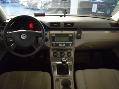 Volkswagen Passat 1.9 TDI BlueMotion MT (105 л. с.)