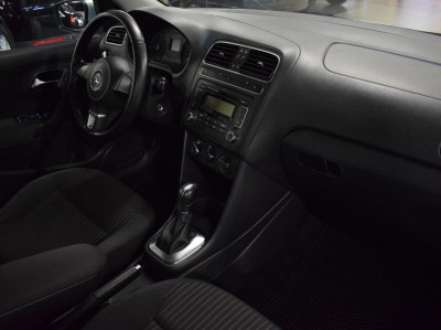 Volkswagen Polo 1.6 Tiptronic (105 л. с.)