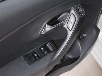 Volkswagen Polo 1.6 Tiptronic (105 л. с.)