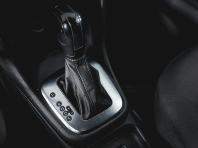 Volkswagen Polo 1.6 Tiptronic (105 л. с.)