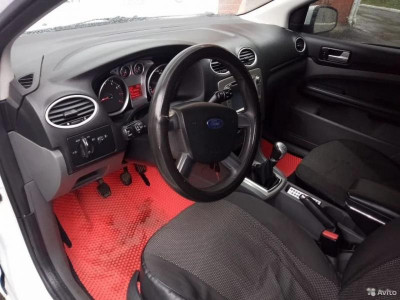 Ford Focus 1.6 MT (101 л. с.)