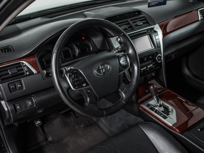 Toyota Camry 2.5 AT (181 л. с.)