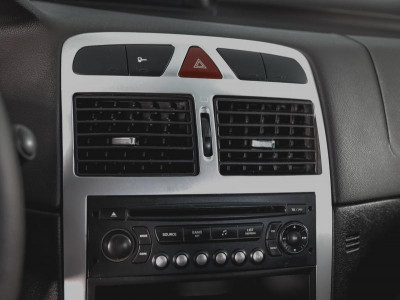Peugeot 307 1.6 MT (110 л. с.)