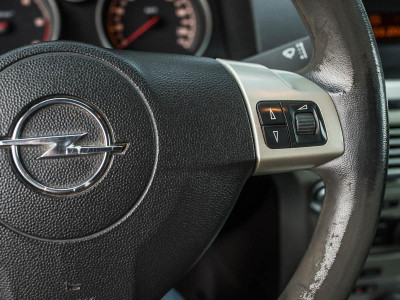 Opel Astra 1.3 CDTI ecoFLEX MT (90 л. с.)