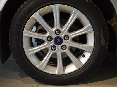 Ford Focus 1.6 MT (105 л. с.)