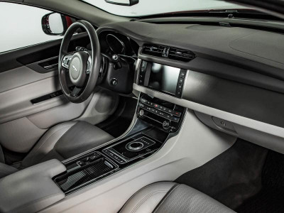 Jaguar XF 2.0 D AT AWD (180 л. с.)