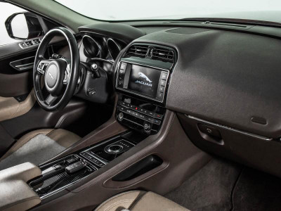Jaguar F-Pace 3.0 AT (340 л. с.)