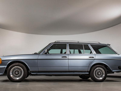 Mercedes-Benz W123 230 2.0 MT (136 л.с.)
