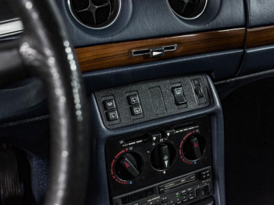 Mercedes-Benz W123 230 2.0 MT (136 л.с.)