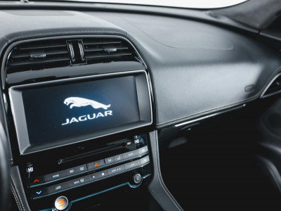 Jaguar F-Pace 3.0 D AT AWD (300 л.с.)