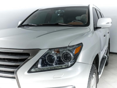 Lexus LX 570 5.7 AT (367 л.с.) 4WD